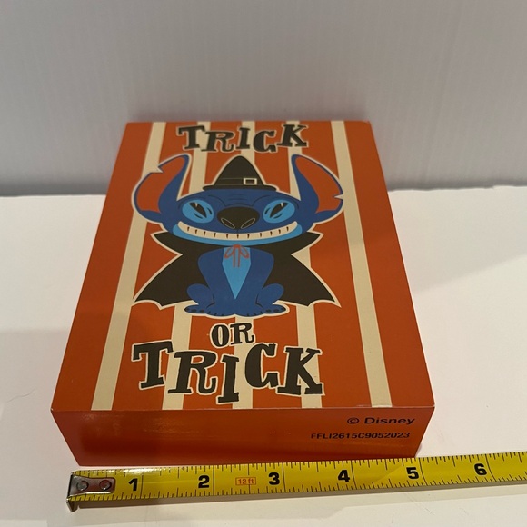 🍁 Stitch Trick or Treat Wooden Sign- NWT - Picture 5 of 5